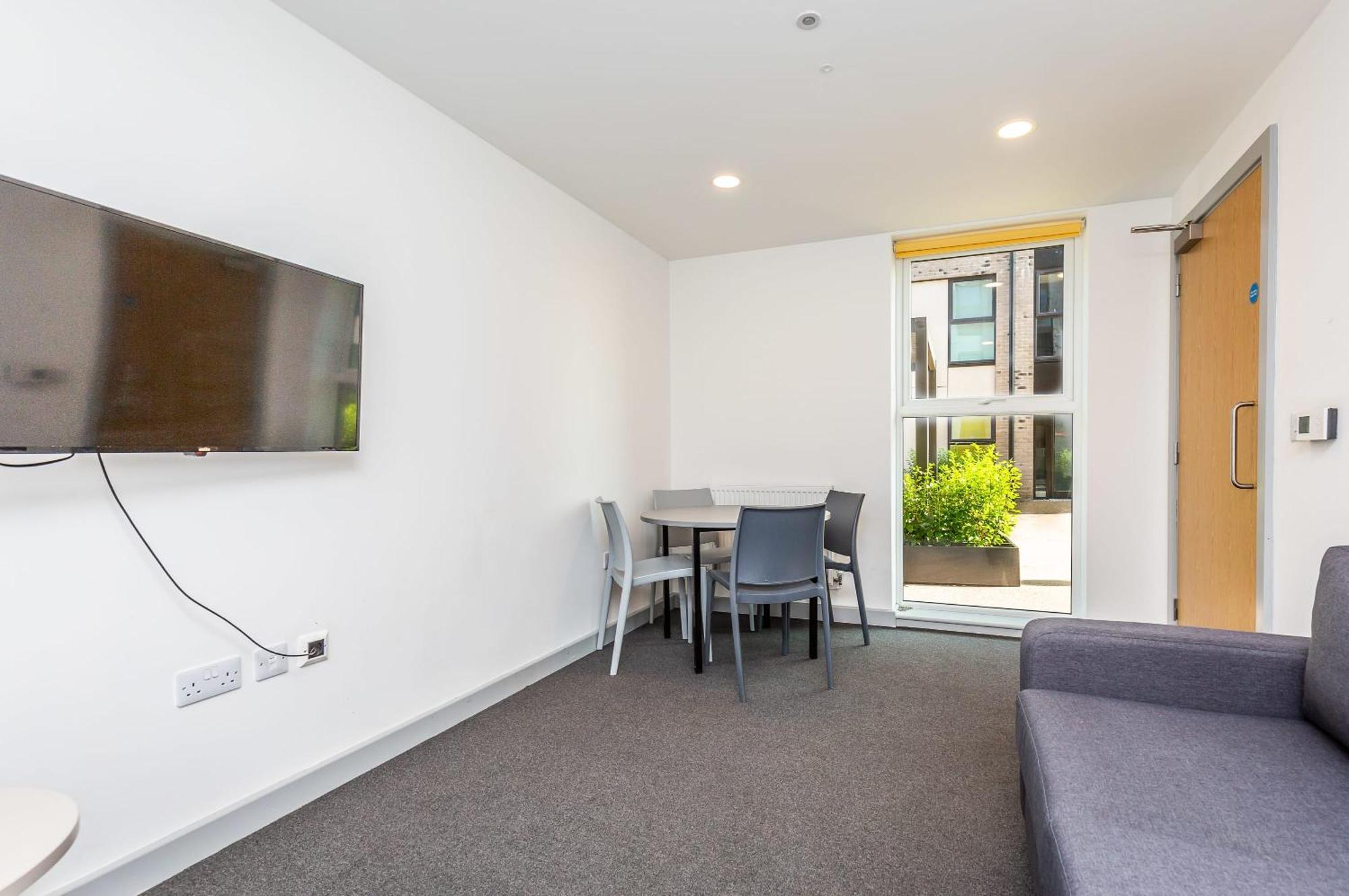 Casa de Férias Ensuite With Shared Kitchen, Close To Centre- 18 Above *